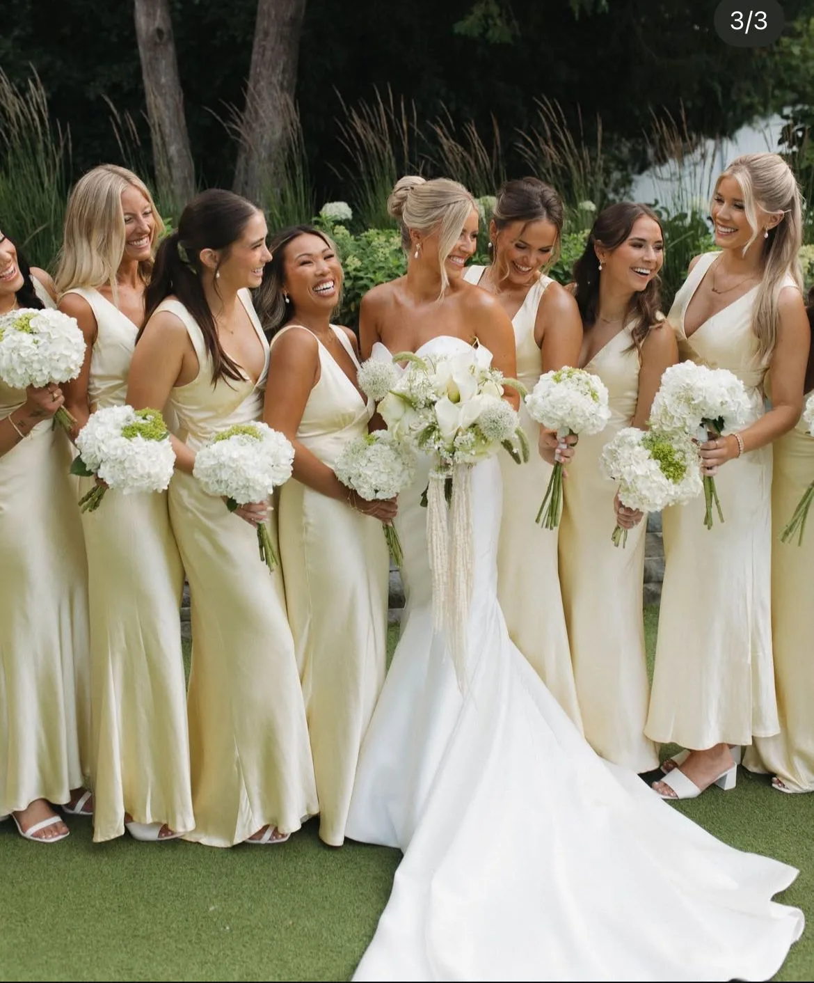Real Glowtoure bridal party in coordinated, natural glows on the wedding day